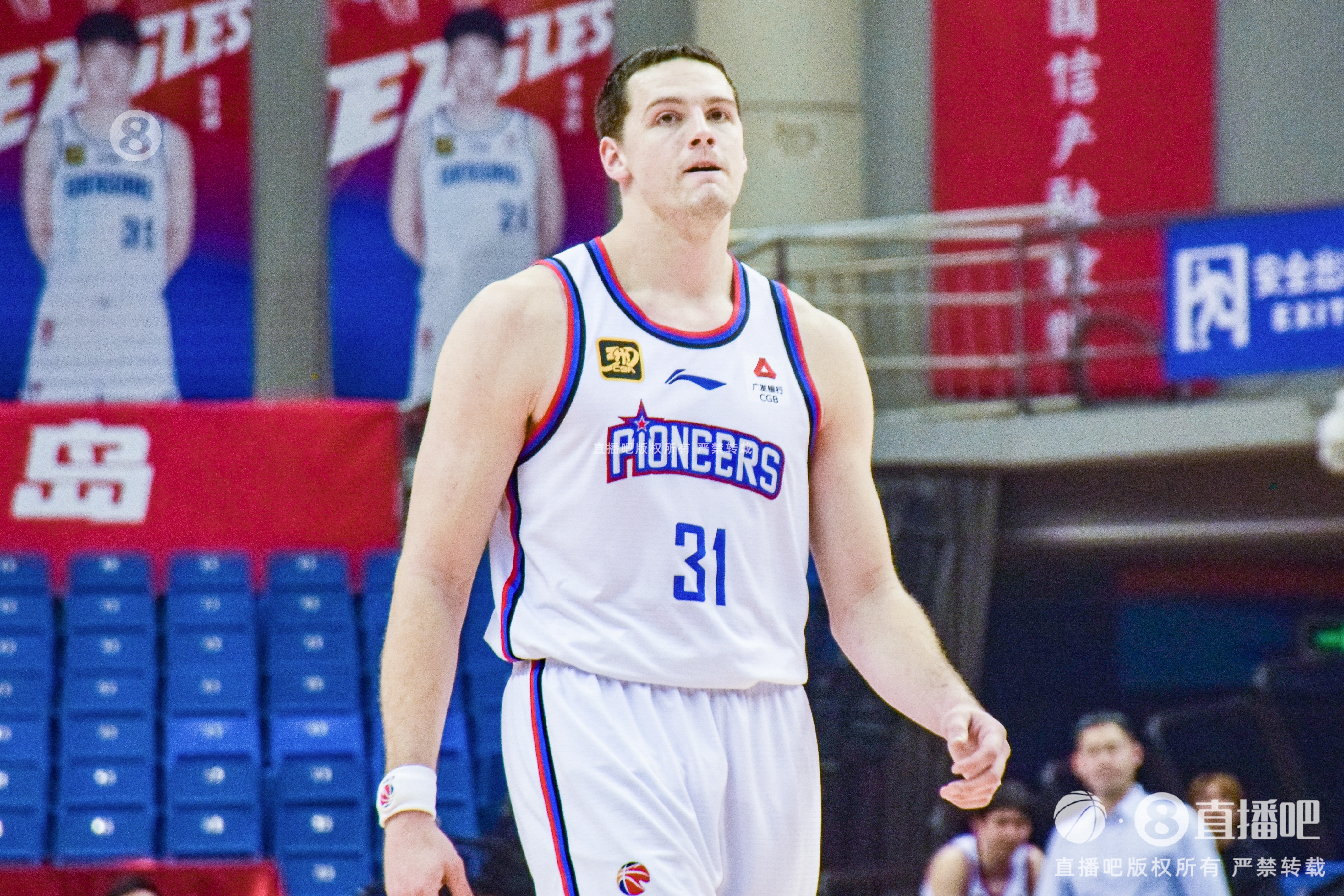 国际比赛日芝加哥公牛篮板制胜——CBA常规赛节点到来,球迷炸锅,临场指挥获称赞 国际比赛日芝加哥公牛篮板制胜——CBA常规赛节点到来,球迷炸锅,临场指挥获称赞